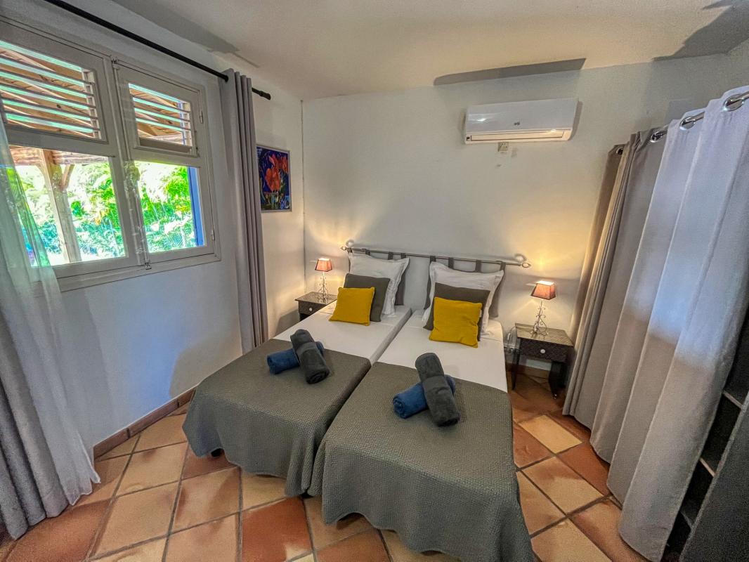 12 Location villa 3 chambres 6 personnes avec piscine à Saint François en Guadeloue - chambre 2